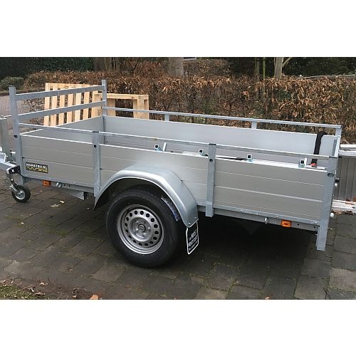 Aanhangwagen huren geremd 750 kg enkelasser Huur een aanhanger waar iedereen mee mag rijden
